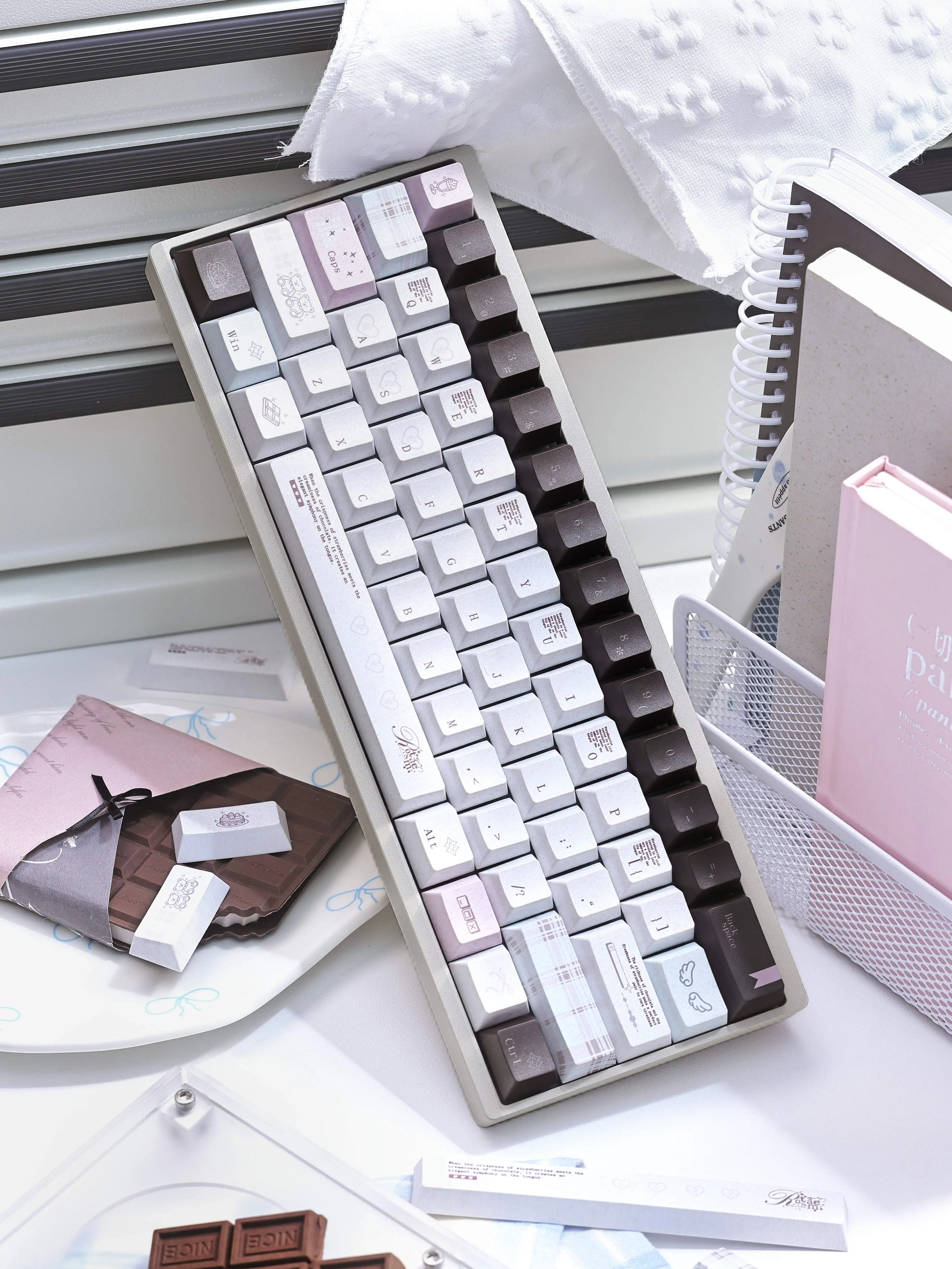 Strawberry Chocolate Keycaps Cherry Profile PBT Dye Sublimation Keycap For MX Mechanical Keyboard 61 68 75 66 84 87 96 980 108
Strawberry Chocolate Keycaps Cherry Profile PBT Dye Sublimation Keycap For MX Mechanical Keyboard 61 68 75 66 84 87 96 980 108