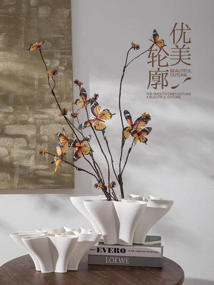 Art simple ceramic vase ornament living room flower arrangement light luxury creative 3D high-end home decoration 
Art simple ceramic vase ornament living room flower arrangement light luxury creative 3D high-end home decoration