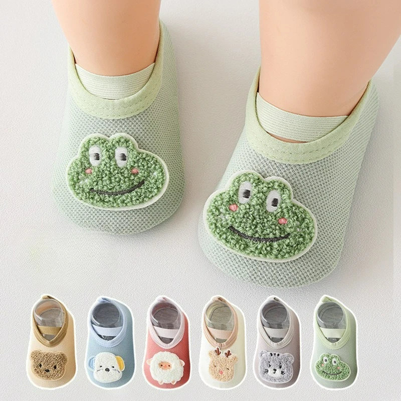 Новинка 2026, весенне-летняя обувь для малышей на мягкой подошве с героями мультфильмов, нескользящие напольные туфли и носки на тканевой подошве
Новинка 2026, весенне-летняя обувь для малышей на мягкой подошве с героями мультфильмов, нескользящие напольные туфли и носки на тканевой подошве