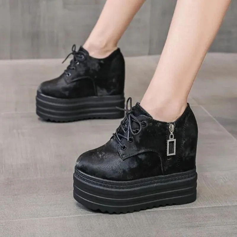 Fashion Inner Height Women's Shoes 2025 Autumn Wedge Platform Cake Hidden Heels Comfortable Ladies Sneakers Functional Footwear
Fashion Inner Height Women's Shoes 2025 Autumn Wedge Platform Cake Hidden Heels Comfortable Ladies Sneakers Functional Footwear