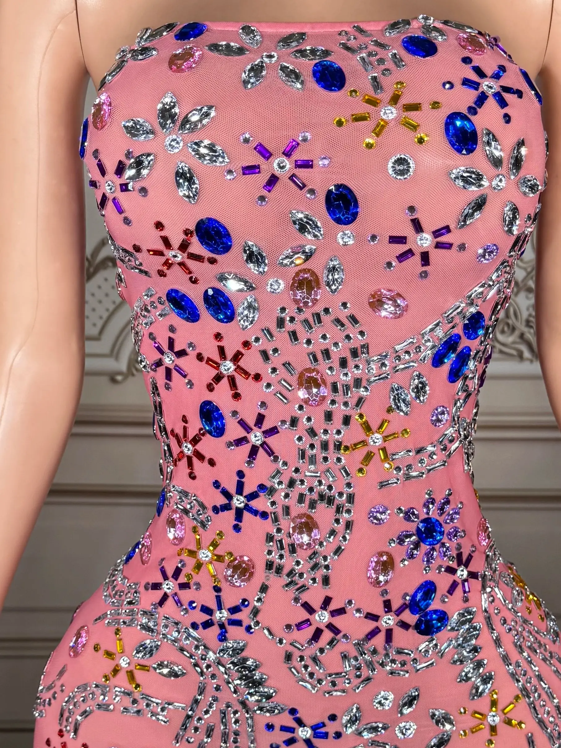 ZD Glamorous Pink Mesh Tube Dress Colorful Jewel Encrusted Gala Gown Multi-Color Crystal Birthday Party Wear Strapless
ZD Glamorous Pink Mesh Tube Dress Colorful Jewel Encrusted Gala Gown Multi-Color Crystal Birthday Party Wear Strapless