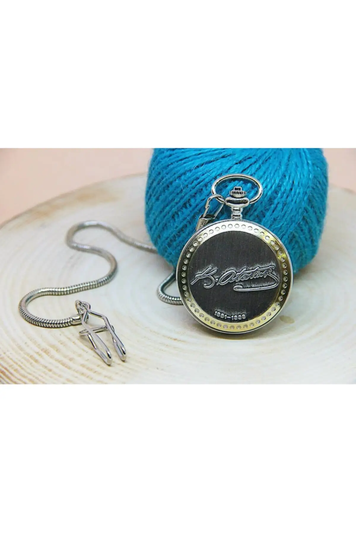 Uras Special Design Atatürk Patterned Köstekli Pocket Watch Vintage Watch Men Women
Uras Special Design Atatürk Patterned Köstekli Pocket Watch Vintage Watch Men Women