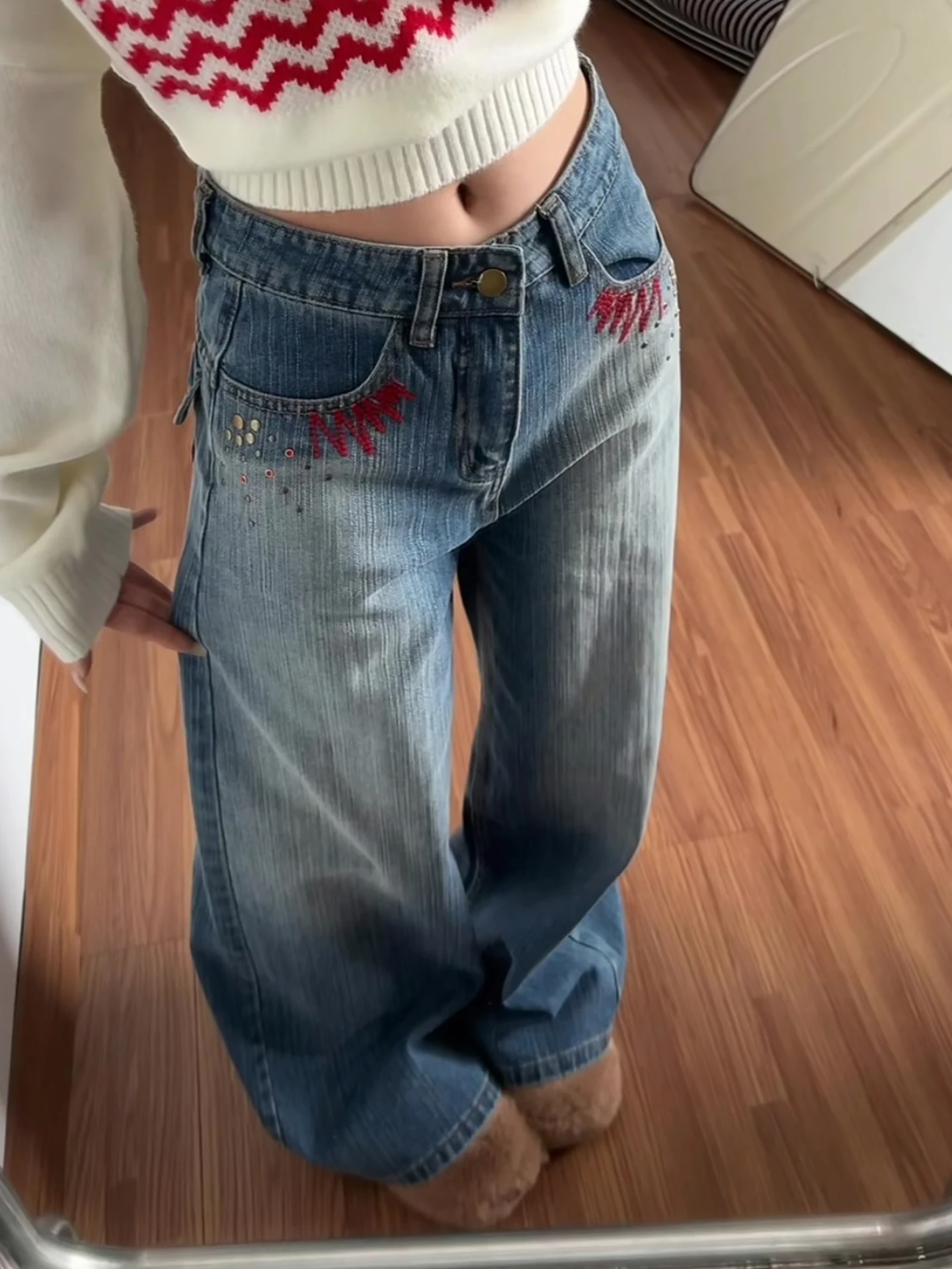 Retro American Blue Embroidered Wide Leg Denim Jeans Women's Autumn Winter New Style Iron Nail Design Loose Slimming Floor-Le...
Retro American Blue Embroidered Wide Leg Denim Jeans Women's Autumn Winter New Style Iron Nail Design Loose Slimming Floor-Le...