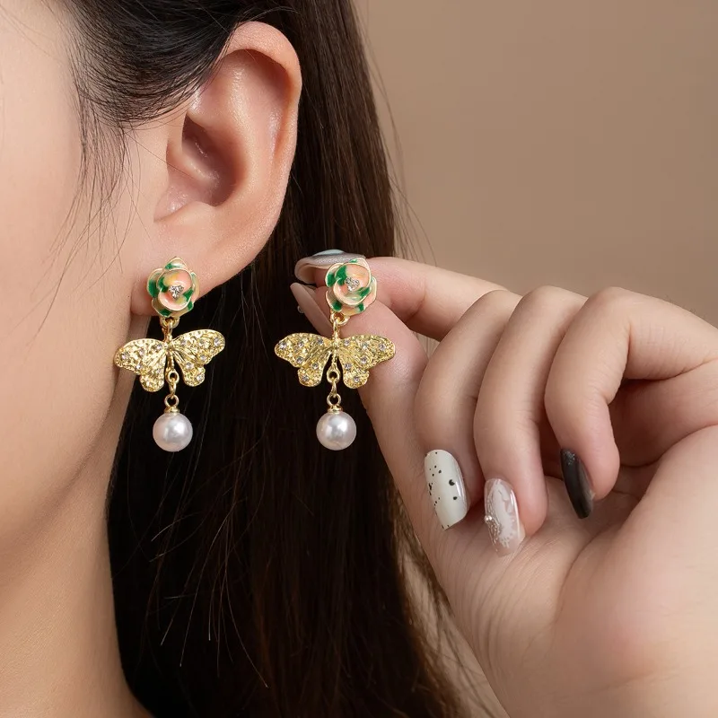 High end colored flower earrings, butterfly tassel imitation pearl sweet earrings, Christmas and Halloween jewelry gifts
High end colored flower earrings, butterfly tassel imitation pearl sweet earrings, Christmas and Halloween jewelry gifts