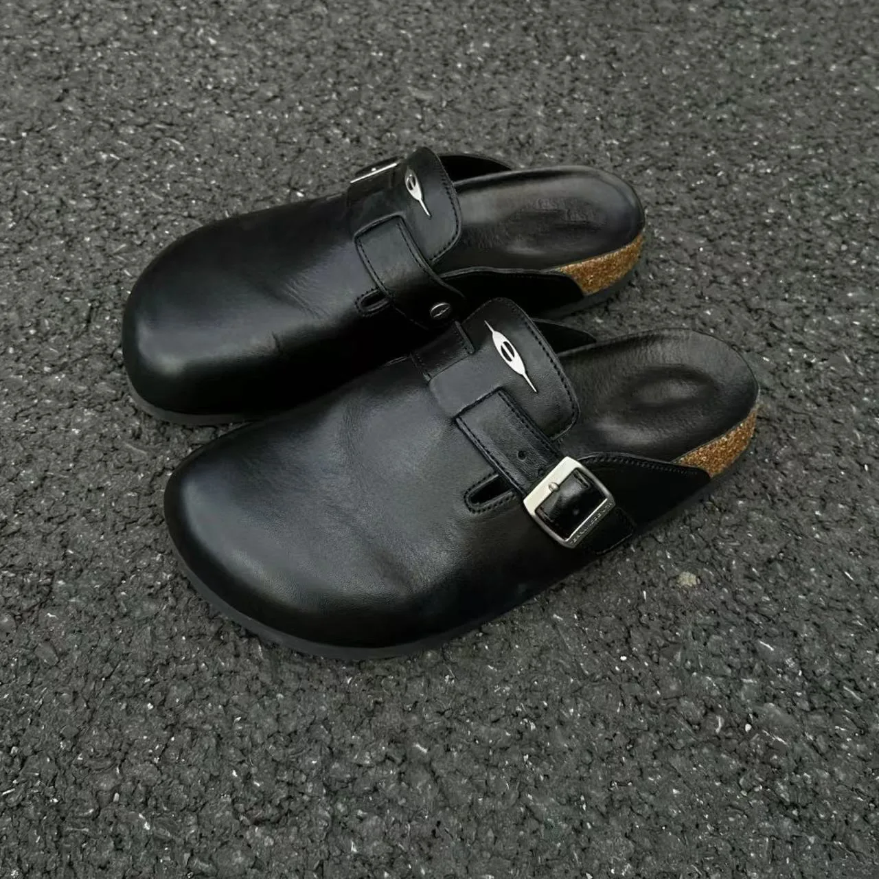 Thick-soled Men's Bag Head Half Women's Outer Wear 2026 Summer New Outer Wear Large-size Leather Slippers
Thick-soled Men's Bag Head Half Women's Outer Wear 2026 Summer New Outer Wear Large-size Leather Slippers