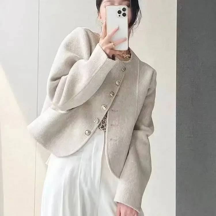 Jacket women's spring new crew neck single-breasted high-end design fashionable woolen small top
Jacket women's spring new crew neck single-breasted high-end design fashionable woolen small top