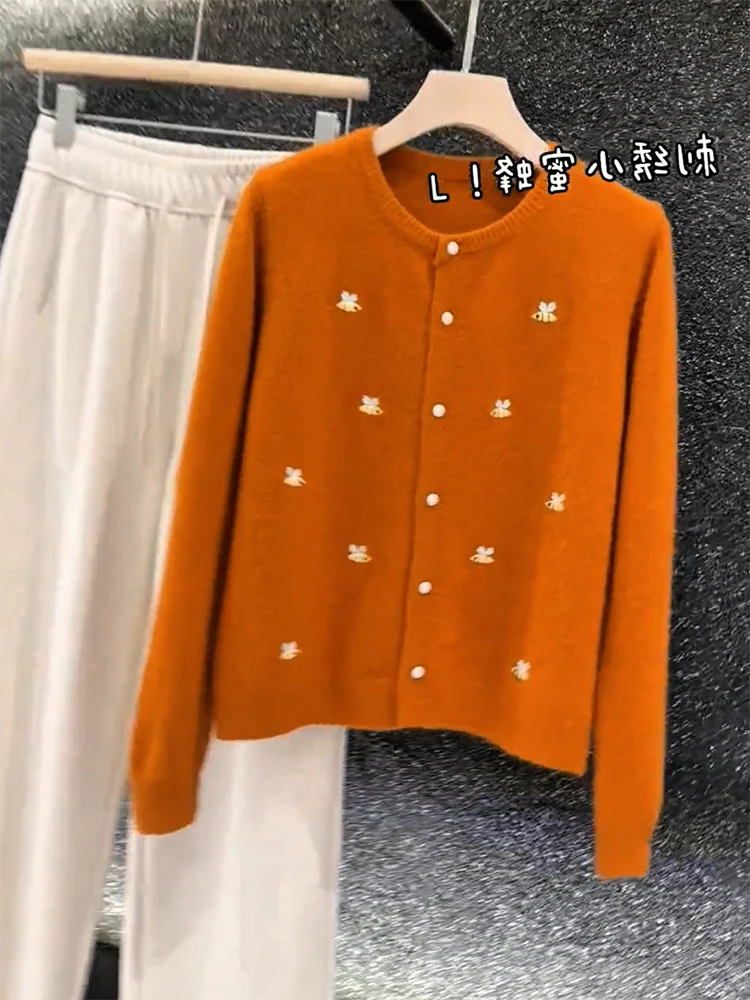 Korean Sle Bee Embroidery Knitted Open Cardigan Autumn Winter New Sle Large Size Faionable Age Reduction Versatile Top
Korean Sle Bee Embroidery Knitted Open Cardigan Autumn Winter New Sle Large Size Faionable Age Reduction Versatile Top
