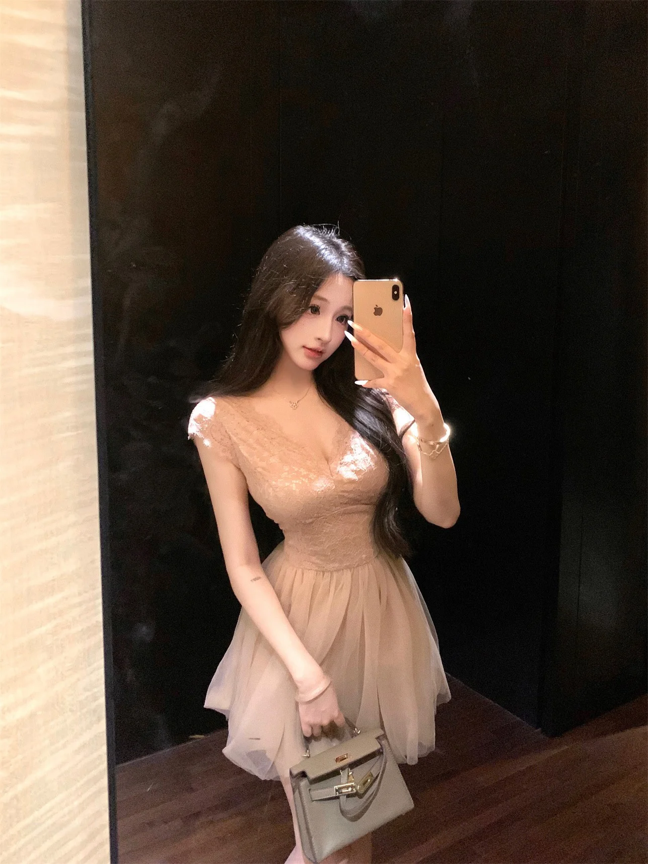 Lace Splicing Net Design Slimming Sleeveless Dress High Waist A-Line Skirt Polyester Fabric V-Neck Short Sleeve Summer Dress
Lace Splicing Net Design Slimming Sleeveless Dress High Waist A-Line Skirt Polyester Fabric V-Neck Short Sleeve Summer Dress