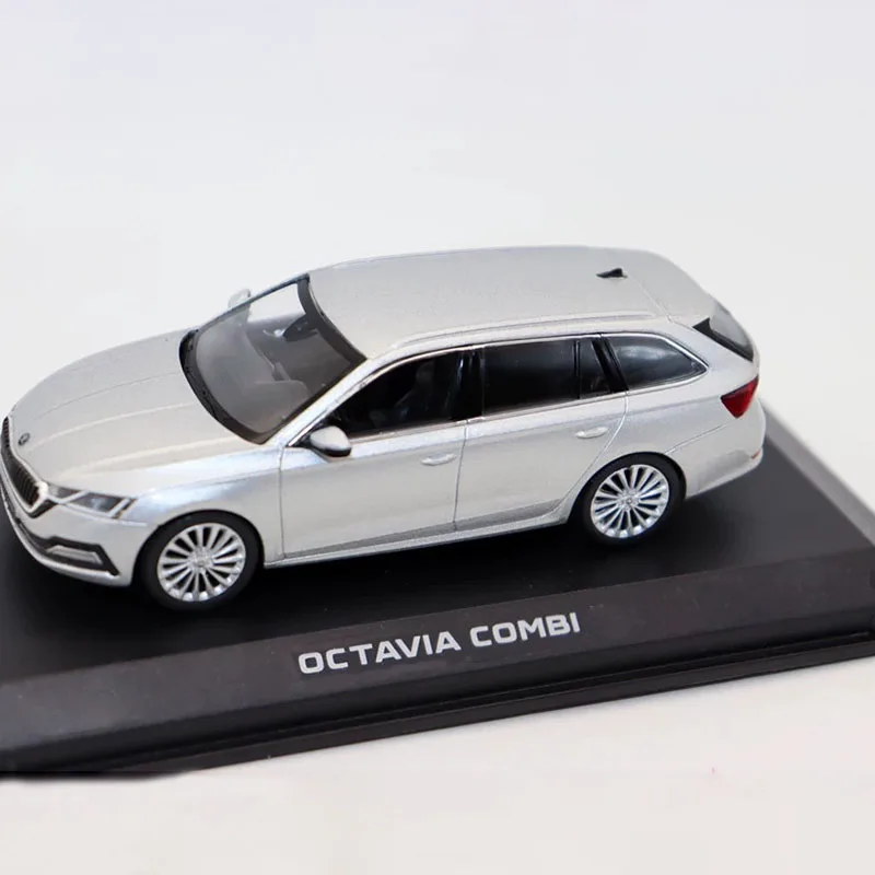 Масштабная модель автомобиля Octavia Combi A8 из сплава, 1:43, для коллекции, подарка, сувенира и демонстрации
Масштабная модель автомобиля Octavia Combi A8 из сплава, 1:43, для коллекции, подарка, сувенира и демонстрации