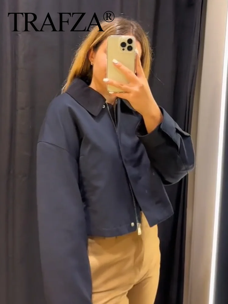 TRAFZA 2024 Female Streetwear Style Short Coats Solid Turn-Down Collar Long Sleeves Pockets Zipper Autumn Jackets Woman Trendy
TRAFZA 2024 Female Streetwear Style Short Coats Solid Turn-Down Collar Long Sleeves Pockets Zipper Autumn Jackets Woman Trendy