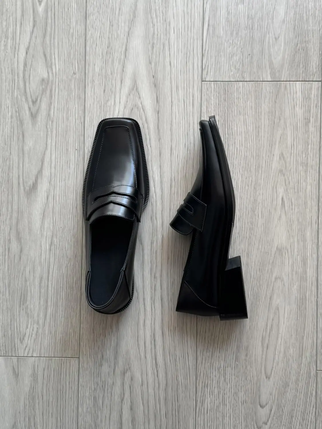 Fashionable Autumn Leather Shoes Men's Women's Slip-On Square Head Shoes Breathable Thick Bottom Heightening Casual Shoes
Fashionable Autumn Leather Shoes Men's Women's Slip-On Square Head Shoes Breathable Thick Bottom Heightening Casual Shoes