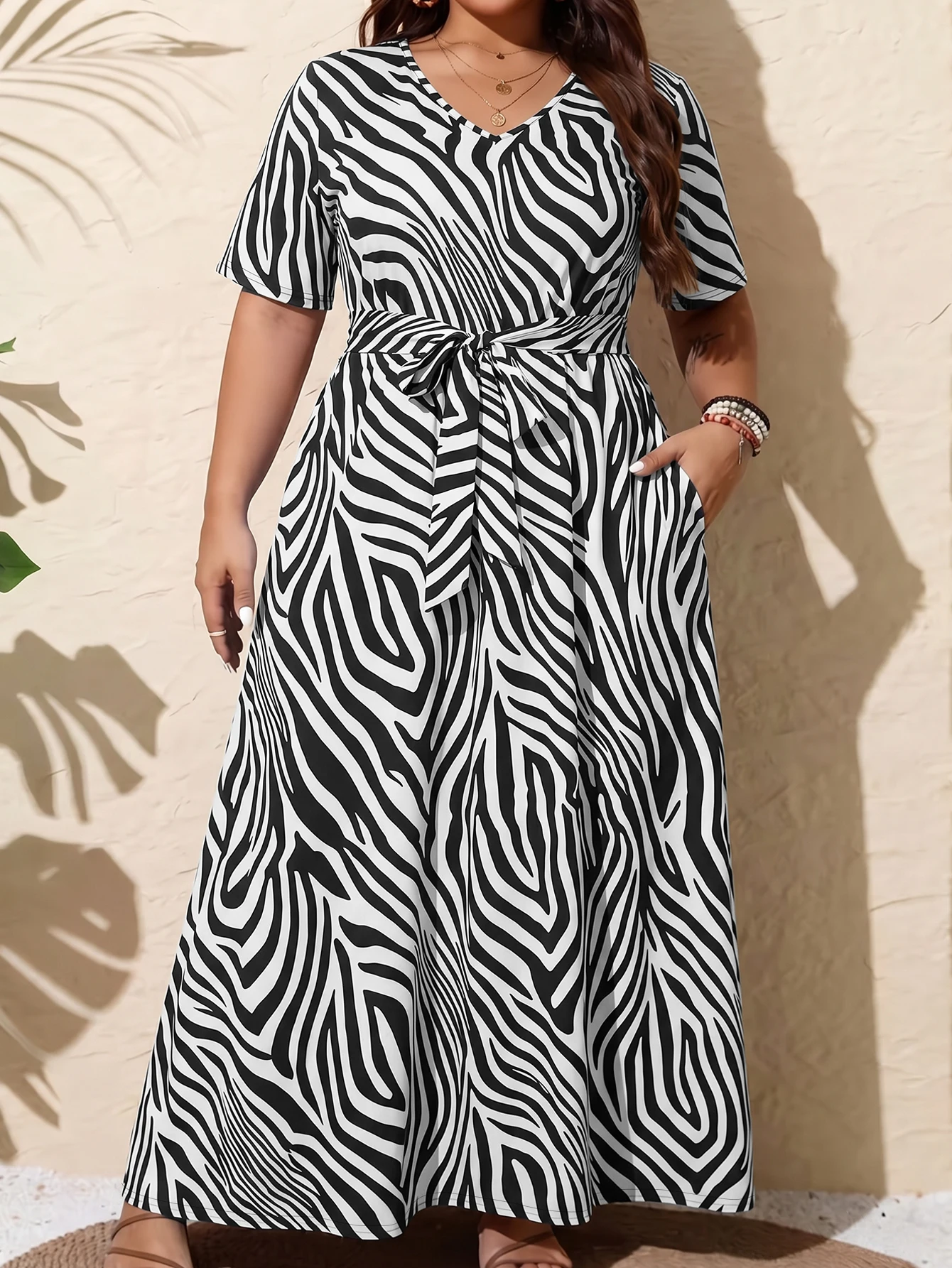 Plus Size Zebra Print Short Sleeve Midi Dress, V Neck Tie Waist A Line Sundress With Side Pockets,Casual Daily Vacation Dress
Plus Size Zebra Print Short Sleeve Midi Dress, V Neck Tie Waist A Line Sundress With Side Pockets,Casual Daily Vacation Dress