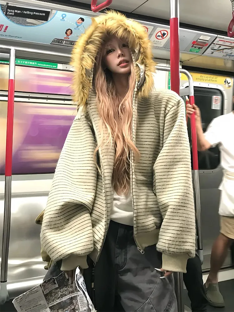 Korean Retro Striped Hooded Jacket Women's Style Autumn Winter Cleanfit High-End Knitted Cardigan Outerwear with Fur Collar
Korean Retro Striped Hooded Jacket Women's Style Autumn Winter Cleanfit High-End Knitted Cardigan Outerwear with Fur Collar