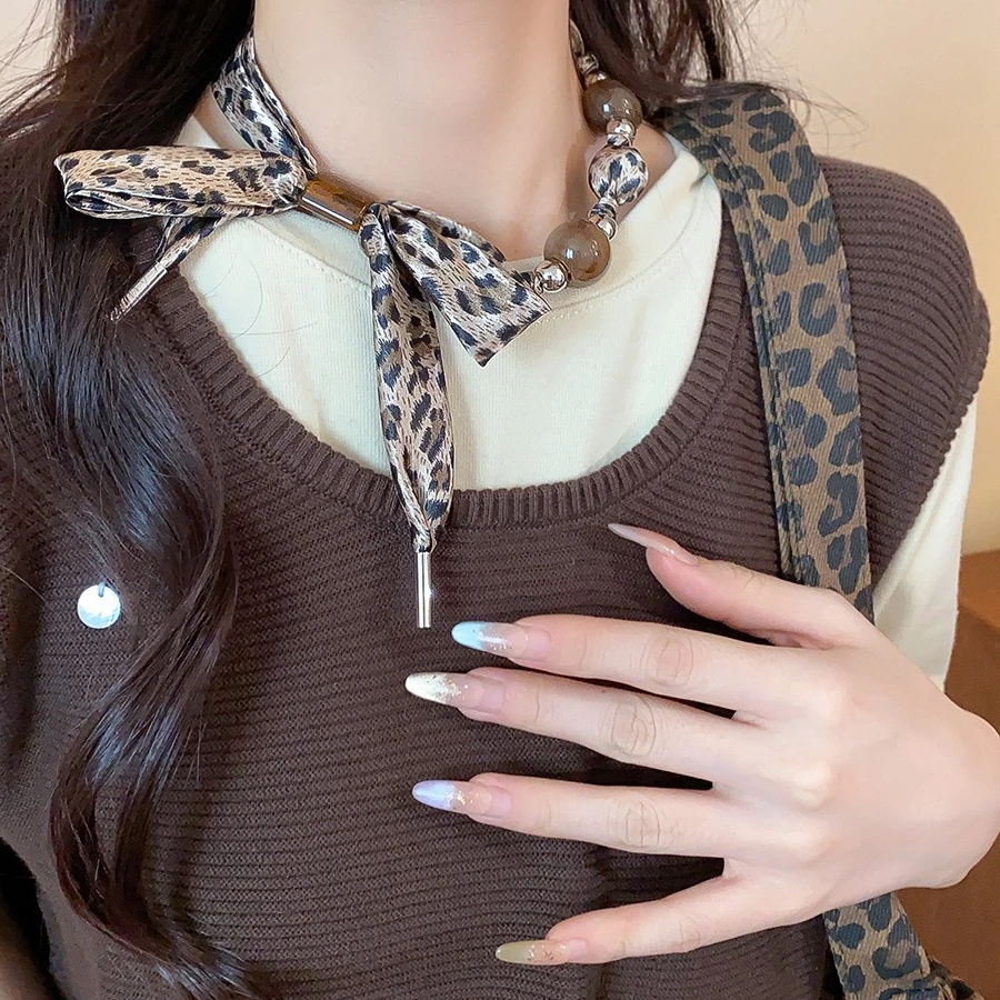 3 Colors Vintage Leopard Print Cloth Chokers Necklaces Women's Bowknot Silk Scarf Neck Tie Smuding Resin Beads Neck Chain Daily
3 Colors Vintage Leopard Print Cloth Chokers Necklaces Women's Bowknot Silk Scarf Neck Tie Smuding Resin Beads Neck Chain Daily