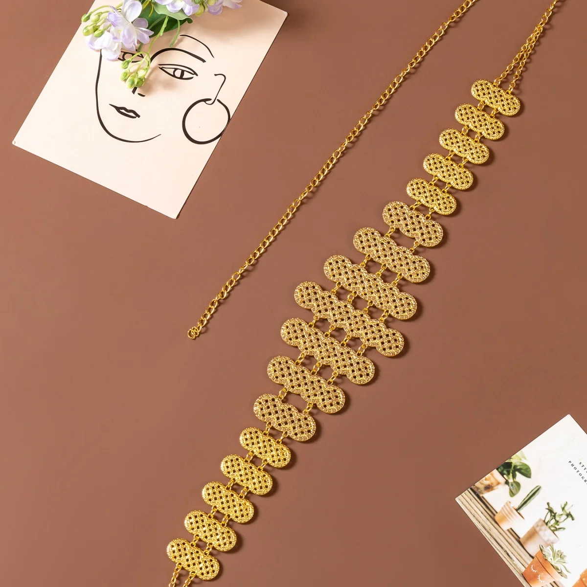 Accessory For Women Skirts1pc Waist Chain, Gold-Plated Hollow Oval Waist Belt, Middle Eastern Style
Accessory For Women Skirts1pc Waist Chain, Gold-Plated Hollow Oval Waist Belt, Middle Eastern Style