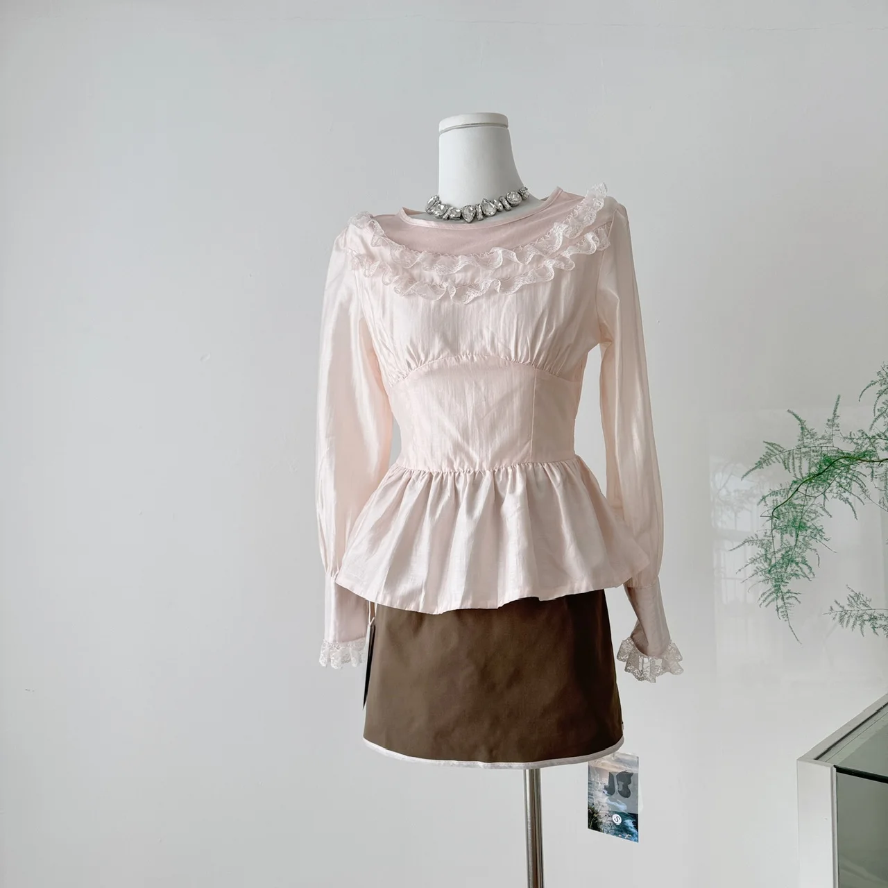 Розовая рубашка в японском стиле Sweet Tencel с длинными рукавами и запахом на талии, кружевная лоскутная блузка с оборками, женские топы, осень 2023 г.
Розовая рубашка в японском стиле Sweet Tencel с длинными рукавами и запахом на талии, кружевная лоскутная блузка с оборками, женские топы, осень 2023 г.