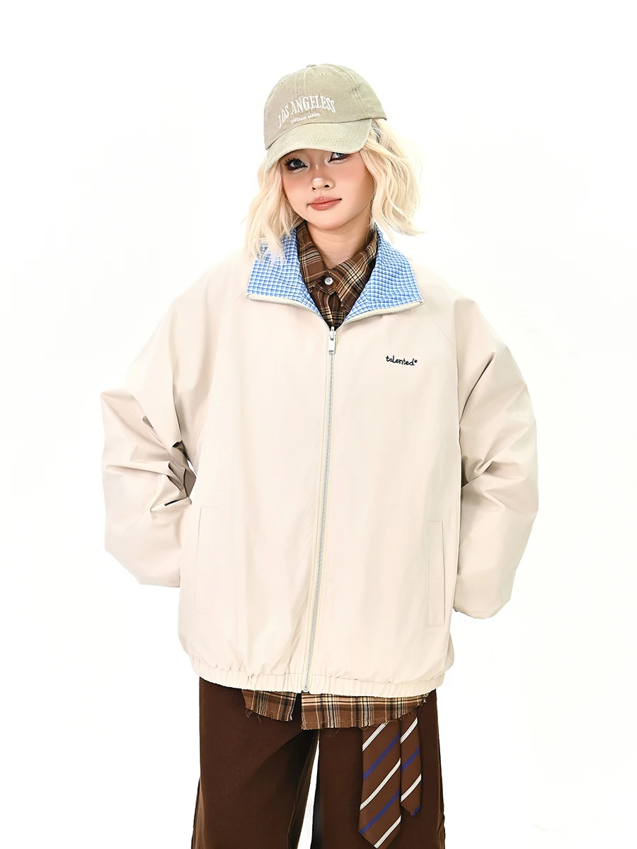 Двусторонняя клетчатая куртка с воротником-стойкой, свободного кроя, женская, уличный стиль, весна 2026, модная спортивная одежда американского бренда
Двусторонняя клетчатая куртка с воротником-стойкой, свободного кроя, женская, уличный стиль, весна 2026, модная спортивная одежда американского бренда