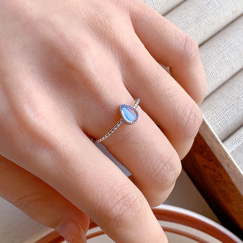 Exquisite and Elegant S925 Silver Water Drop Moonstone Opening Twisting Rope Ring Temperament Versatile Women's Ring
Exquisite and Elegant S925 Silver Water Drop Moonstone Opening Twisting Rope Ring Temperament Versatile Women's Ring