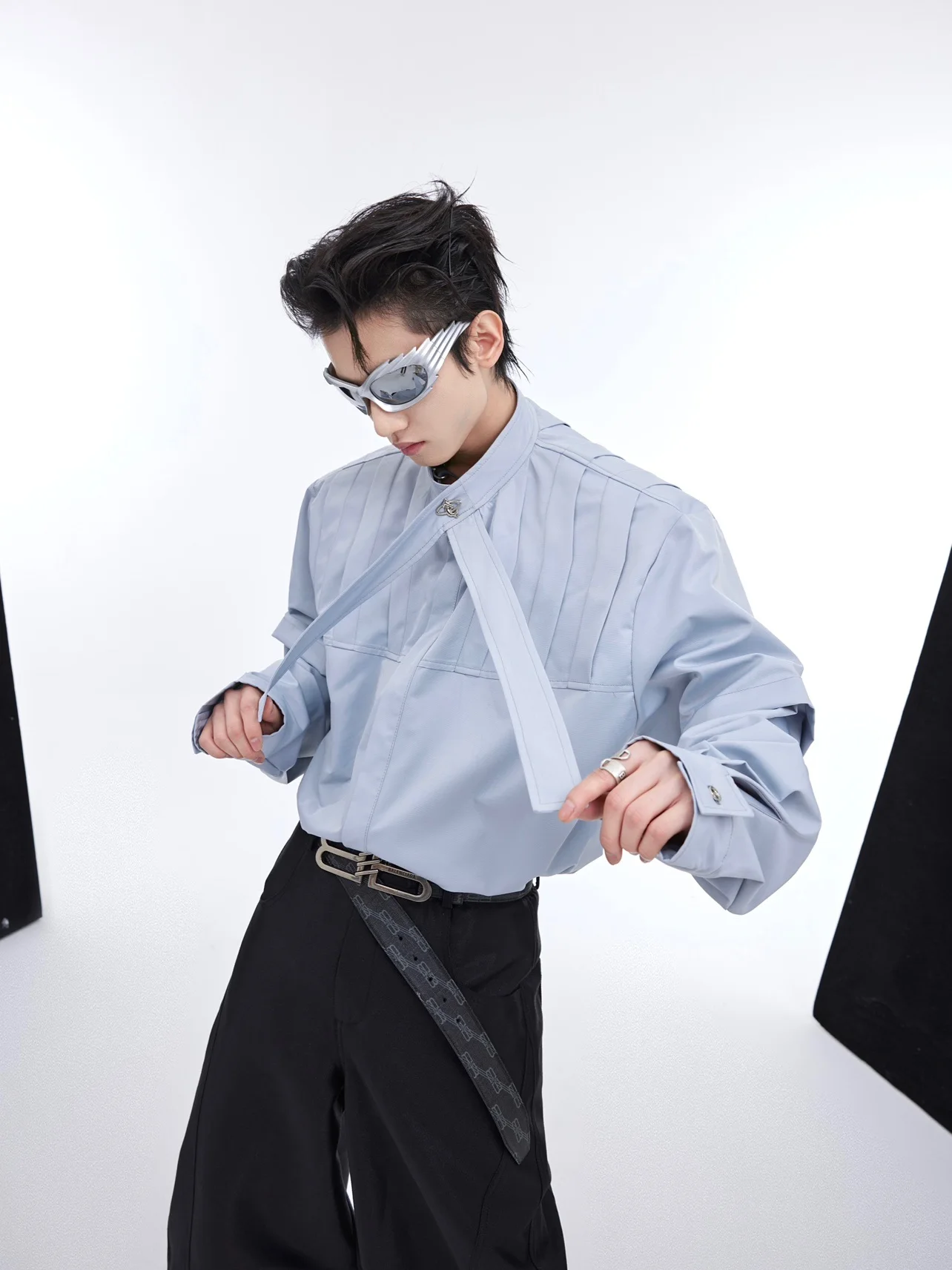 Loose Fit Men's Shirt with Pleated Long Sleeves And Sash 3D Deconstructed Design Casual Elegant Spring Cotton Shirt
Loose Fit Men's Shirt with Pleated Long Sleeves And Sash 3D Deconstructed Design Casual Elegant Spring Cotton Shirt