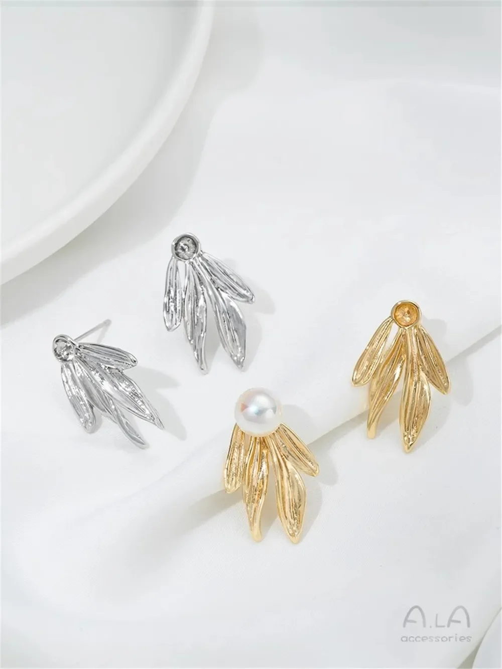 14K Gold-wrapped Retro Bamboo Leaf-shaped Half-hole Bead Holder Leaf Stud Earrings DIY Sticky Pearl Ear Jewelry Accessories
14K Gold-wrapped Retro Bamboo Leaf-shaped Half-hole Bead Holder Leaf Stud Earrings DIY Sticky Pearl Ear Jewelry Accessories
