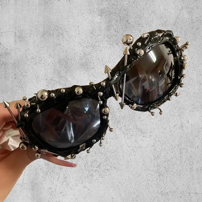 2025 new personality sunglasses Europe and the United States fashion sunglasses trend vinyl punk sun glasses
2025 new personality sunglasses Europe and the United States fashion sunglasses trend vinyl punk sun glasses