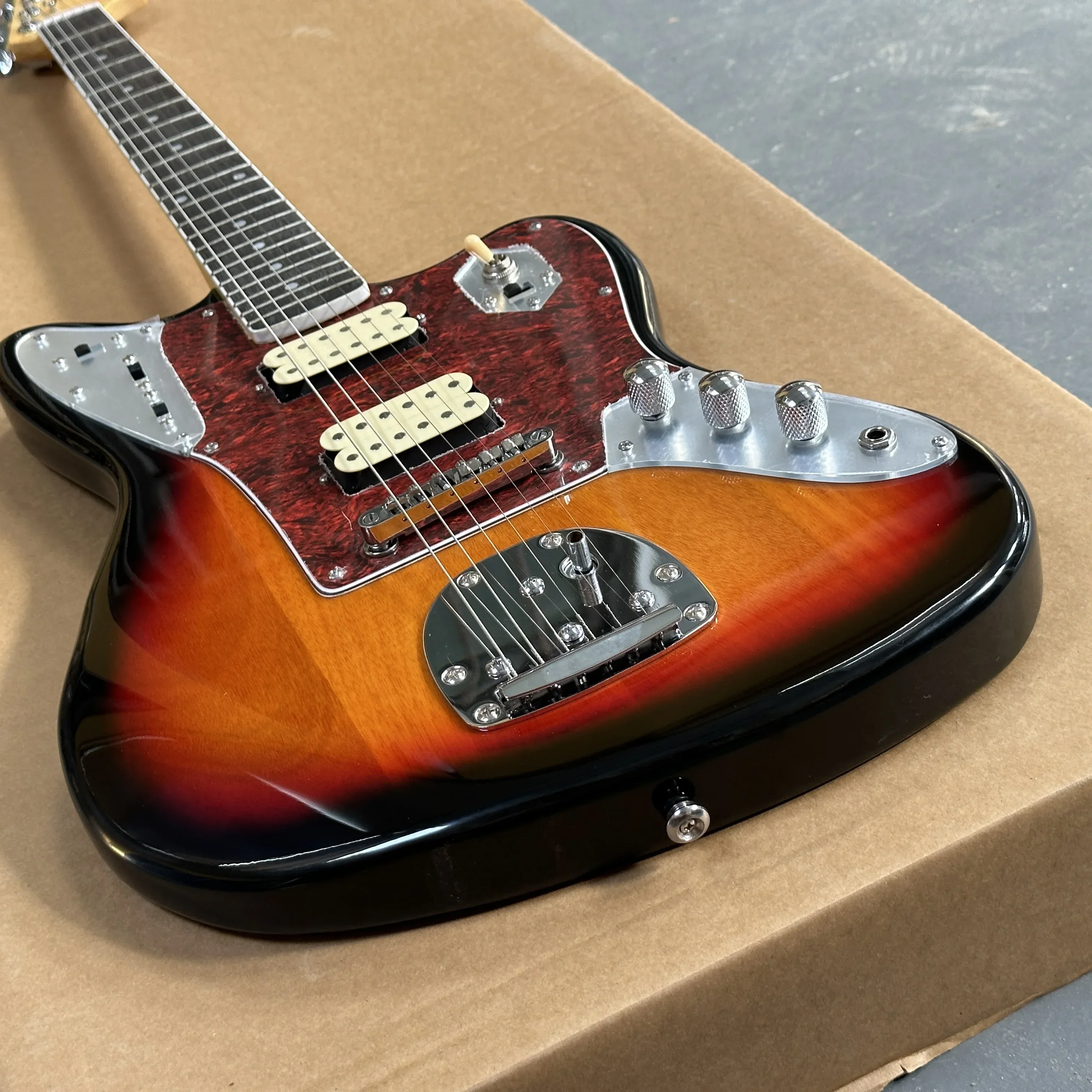 Sunburst Custom Jazz Master Stringed Instrument Solid Body Roasted Maple Neck Electric Guitar
Sunburst Custom Jazz Master Stringed Instrument Solid Body Roasted Maple Neck Electric Guitar