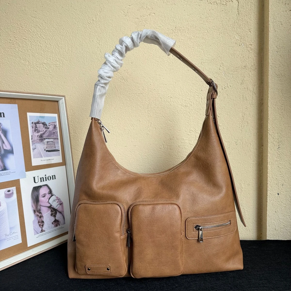 2026 New Summer Retro Western Unisex Saddle Bag Large Soft Leather Outdoor Travel Shoulder Bag Vintage Versatile Crossbody Tote
2026 New Summer Retro Western Unisex Saddle Bag Large Soft Leather Outdoor Travel Shoulder Bag Vintage Versatile Crossbody Tote