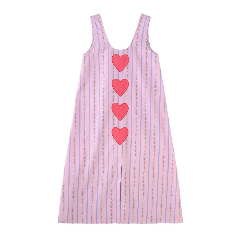 Pink love patch dress, floral striped printed A-word vest, women's loose suspender dress
Pink love patch dress, floral striped printed A-word vest, women's loose suspender dress