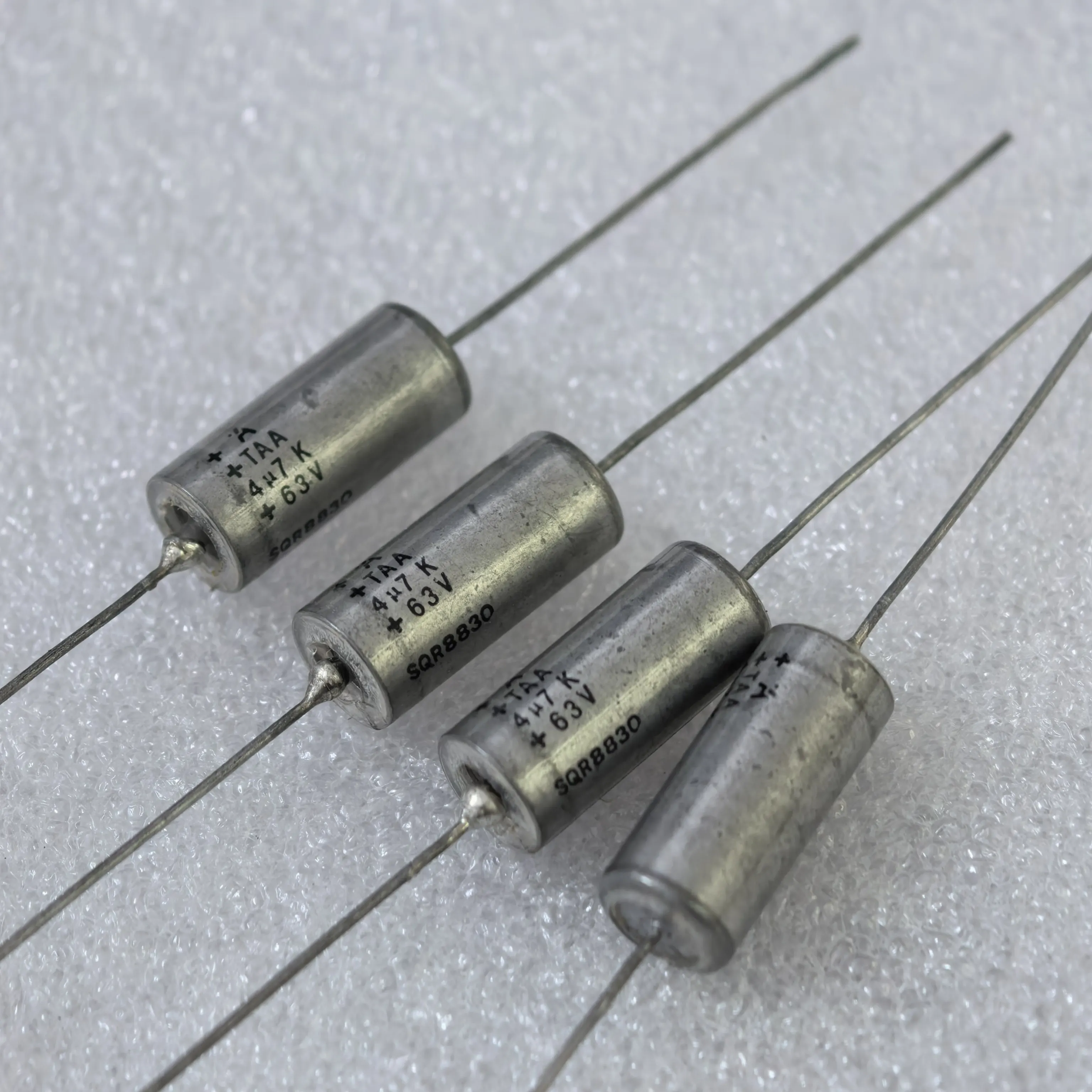 5 шт./USA 4.7UF 63V 475K осевой танталовый электролитический аудиоконденсатор
5 шт./USA 4.7UF 63V 475K осевой танталовый электролитический аудиоконденсатор
