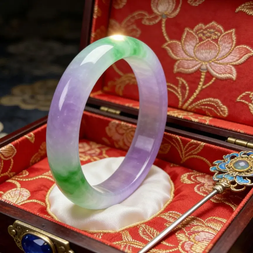 Natural jadeite bracelet spring belt colored jade bracelet Myanmar high variety antique wide strip original high quality jade gi
Natural jadeite bracelet spring belt colored jade bracelet Myanmar high variety antique wide strip original high quality jade gi