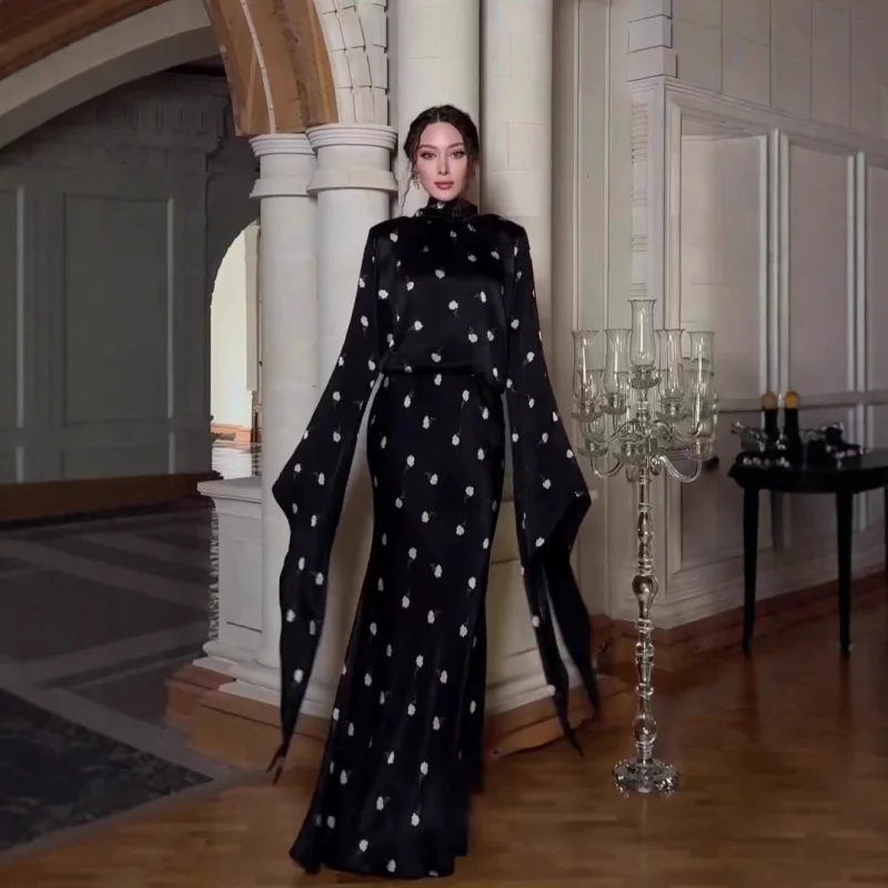 2025New winter vintage palace style artistic long-sleeve long dress
2025New winter vintage palace style artistic long-sleeve long dress