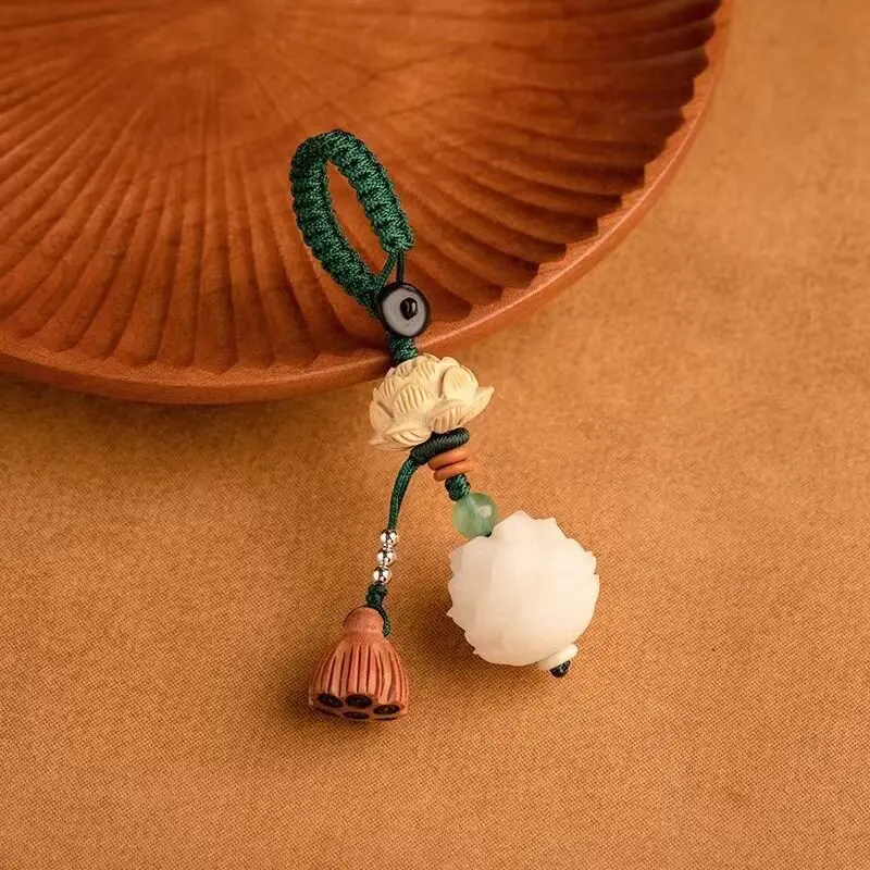 Natural White Jade Bodhi Car Keychain Peach Wood Lotus Pod Pendant for Men and Women Gifts
Natural White Jade Bodhi Car Keychain Peach Wood Lotus Pod Pendant for Men and Women Gifts