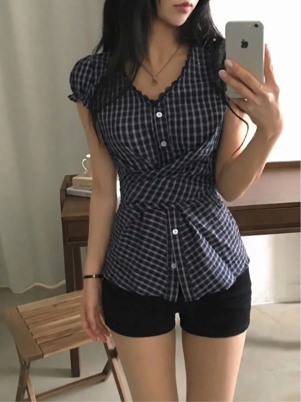 Slimming Plaid Bubble Sleeve V-Neck Short Shirt Korean Style Fashionable Dongdaemun Checkered Miniature Top High Waist Design
Slimming Plaid Bubble Sleeve V-Neck Short Shirt Korean Style Fashionable Dongdaemun Checkered Miniature Top High Waist Design