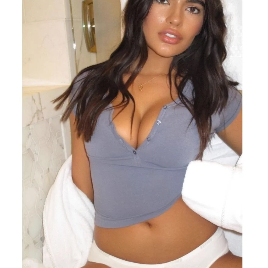 Kardaian Vintage ort Sve T-irt Pure Cotton Button up V-Ne Base irt Summer Faion Women's Slim Fit Top
Kardaian Vintage ort Sve T-irt Pure Cotton Button up V-Ne Base irt Summer Faion Women's Slim Fit Top