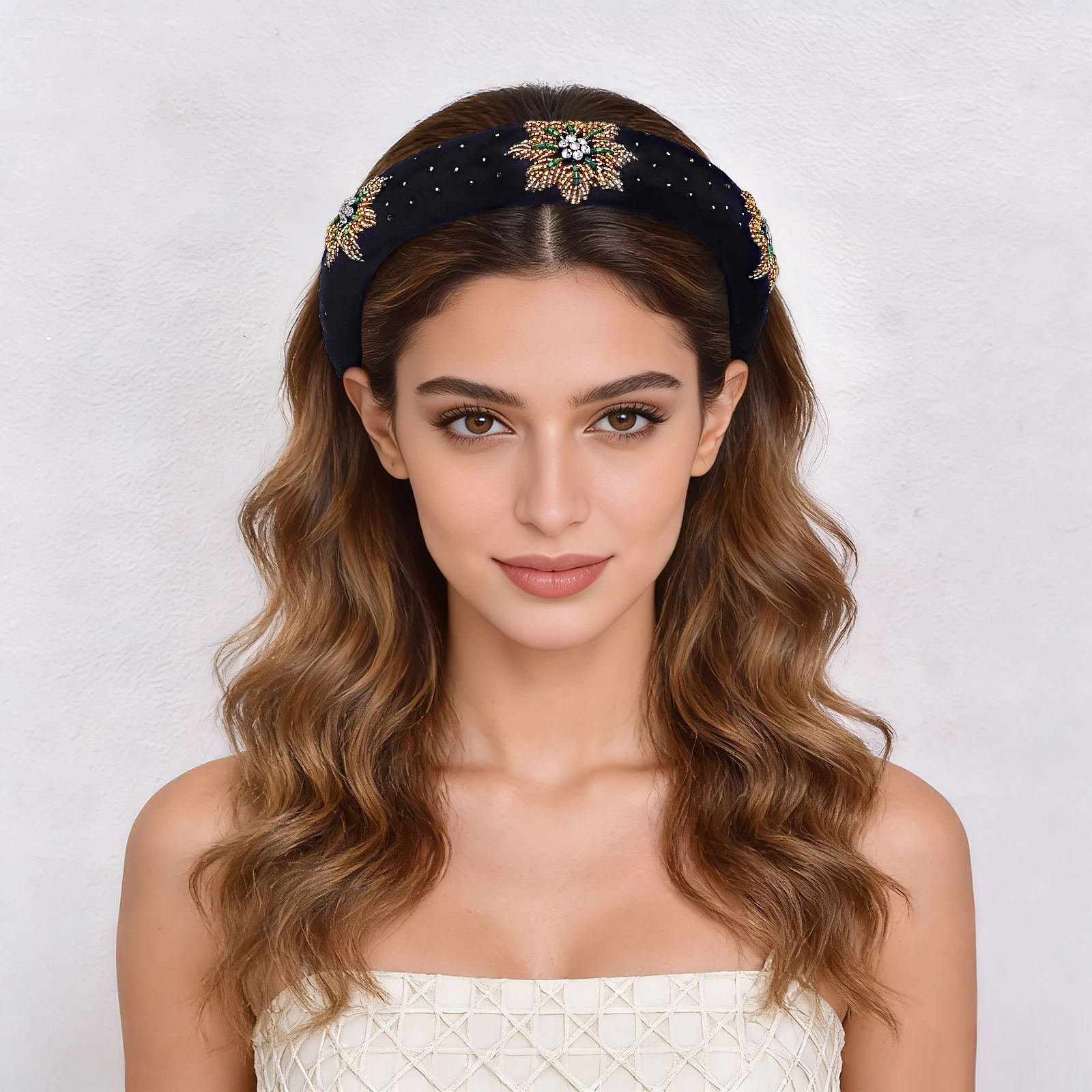 Новая дизайнерская повязка на голову со стразами для женщин, свадебный аксессуар для волос, головной убор ручной работы, подходящий для вечеринок или в качестве подарка SA89
Новая дизайнерская повязка на голову со стразами для женщин, свадебный аксессуар для волос, головной убор ручной работы, подходящий для вечеринок или в качестве подарка SA89