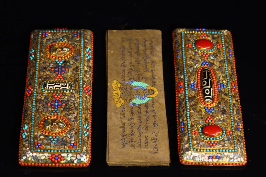 9"Tibet Temple Collection Old Scriptures Tibetan SilverGilded Mosaic Gem Shell Tibetan Buddha Old Scriptures Worship Hall
9"Tibet Temple Collection Old Scriptures Tibetan SilverGilded Mosaic Gem Shell Tibetan Buddha Old Scriptures Worship Hall