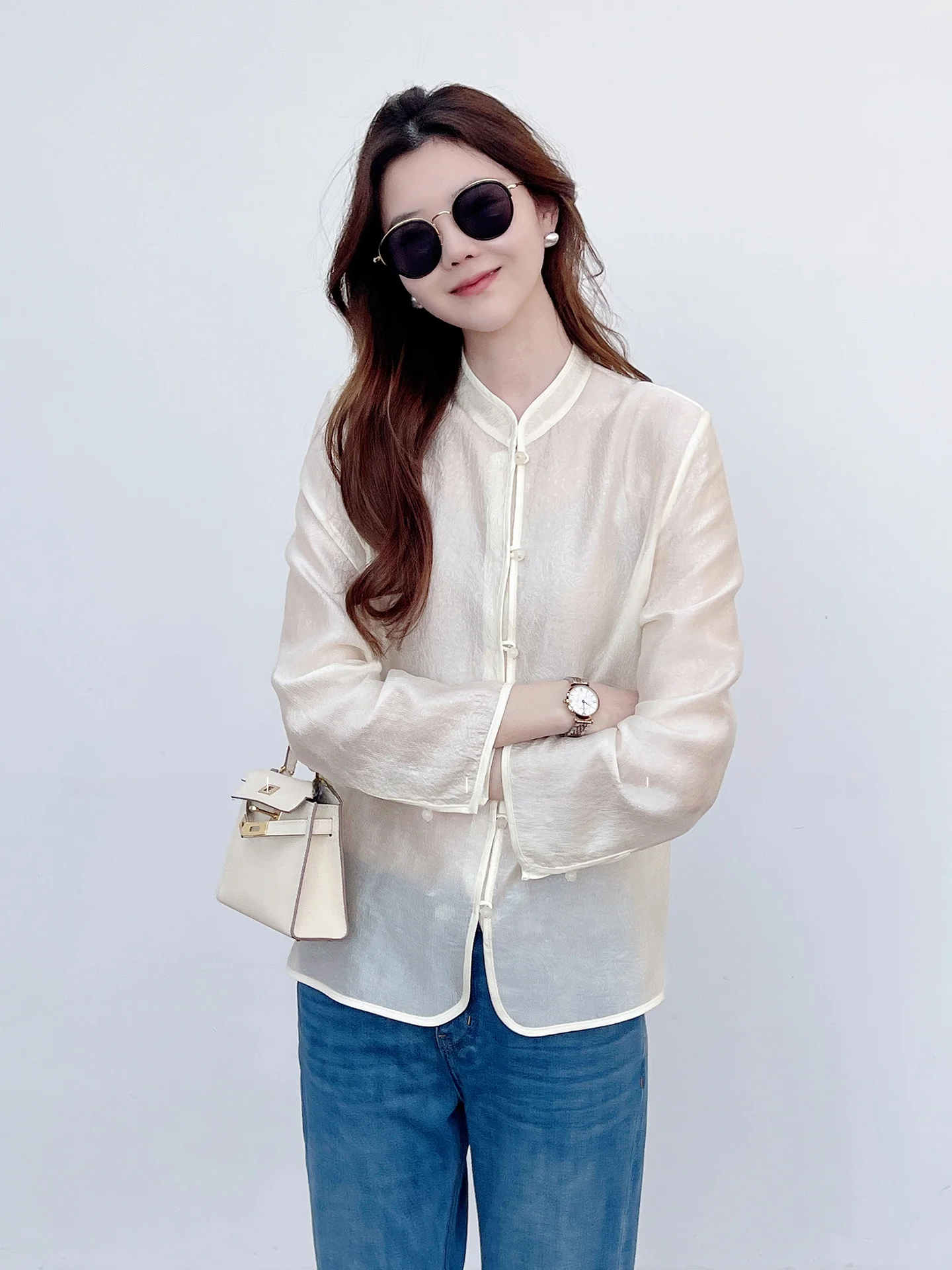Korean Faion New Special Silk Lustrous Micro-Wrinkle Texture New Chinese Sle Stand Collar irt Early Spring New Model Top
Korean Faion New Special Silk Lustrous Micro-Wrinkle Texture New Chinese Sle Stand Collar irt Early Spring New Model Top