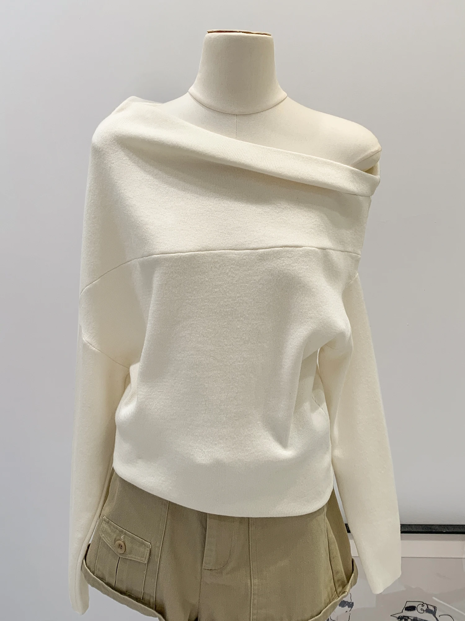 Shoulder Bared Long Sleeve Knitted Sweater Women's Style Casual Commute Fashion Loose Fit Polyester Fiber Korean Version
Shoulder Bared Long Sleeve Knitted Sweater Women's Style Casual Commute Fashion Loose Fit Polyester Fiber Korean Version