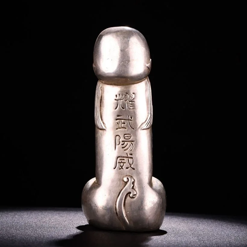 Chinese Tibet Silver Copper Carved Guard Foo Dogs Lion Statues Antique Ornaments Home Decoration Collection Birthday Gift
Chinese Tibet Silver Copper Carved Guard Foo Dogs Lion Statues Antique Ornaments Home Decoration Collection Birthday Gift