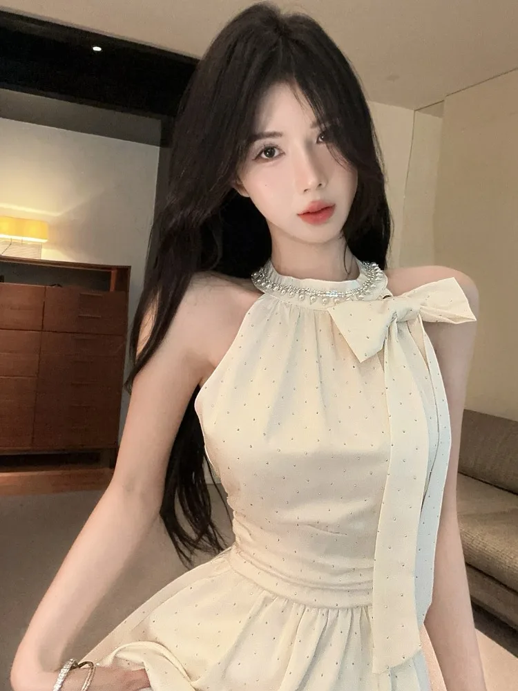 Платье Pure Desire Wind Diamond с завязками на шее и талии, глянцевое, без рукавов, А-силуэт, короткое, модное, с юбкой
Платье Pure Desire Wind Diamond с завязками на шее и талии, глянцевое, без рукавов, А-силуэт, короткое, модное, с юбкой