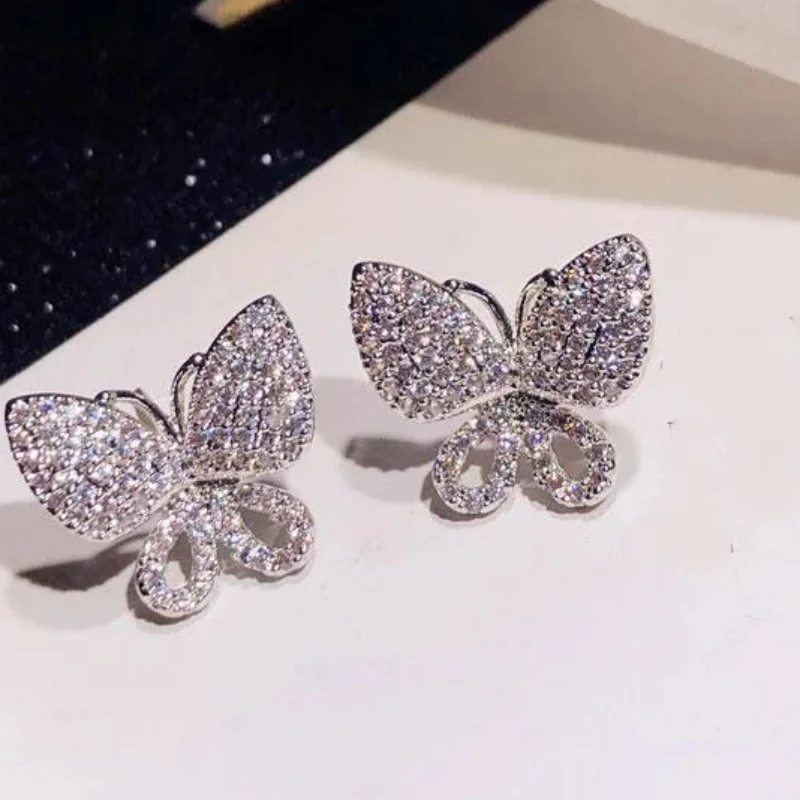 Элегантные серьги-гвоздики из стерлингового серебра 925 пробы с микроинкрустацией бабочкой и кристаллами CZ циркона для женщин Pendientes Oorbellen Brincos
Элегантные серьги-гвоздики из стерлингового серебра 925 пробы с микроинкрустацией бабочкой и кристаллами CZ циркона для женщин Pendientes Oorbellen Brincos