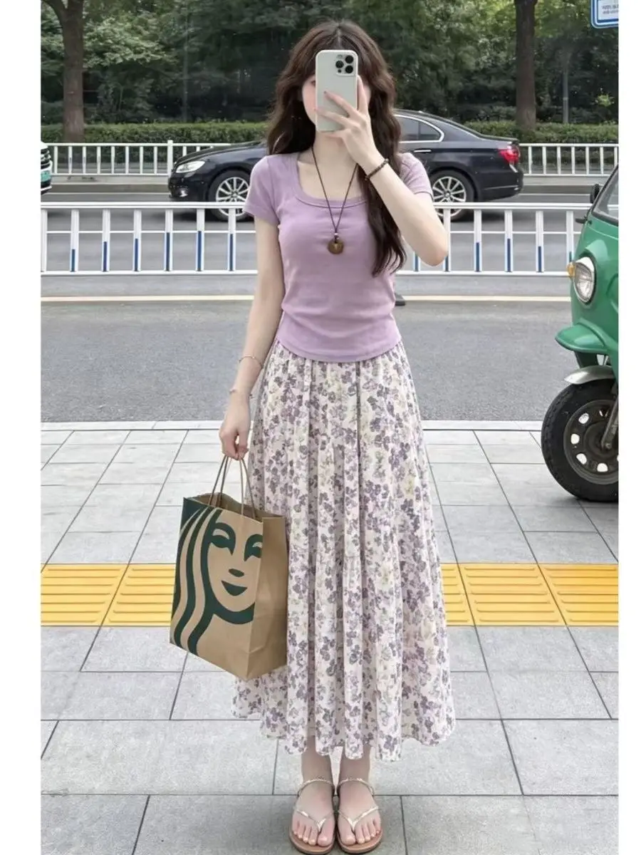 Elegant Purple Floral Halter Neck Dress Summer Fashion Korean Style Women's Short Sleeve T-Shirt Set Beautiful Floral Skirt
Elegant Purple Floral Halter Neck Dress Summer Fashion Korean Style Women's Short Sleeve T-Shirt Set Beautiful Floral Skirt