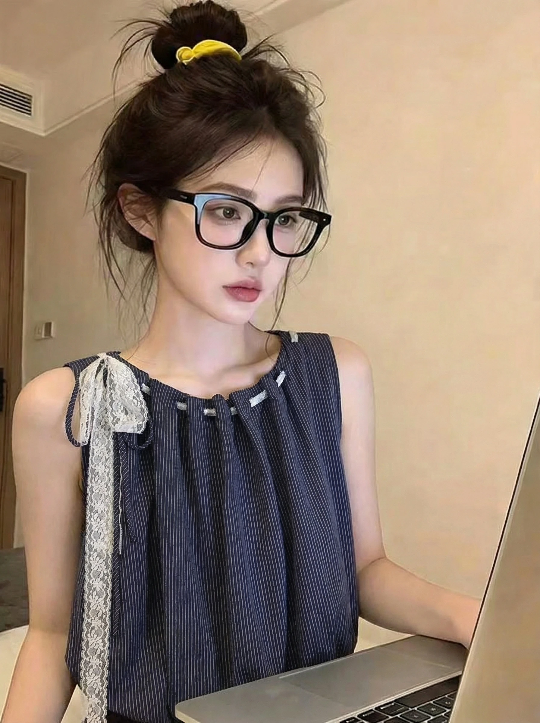 Korean Style Slimming Rope Tie Sweet Floral Summer New Arrival Women's Top Beautiful Sleeveless Shirt Standard Fit Knitted
Korean Style Slimming Rope Tie Sweet Floral Summer New Arrival Women's Top Beautiful Sleeveless Shirt Standard Fit Knitted