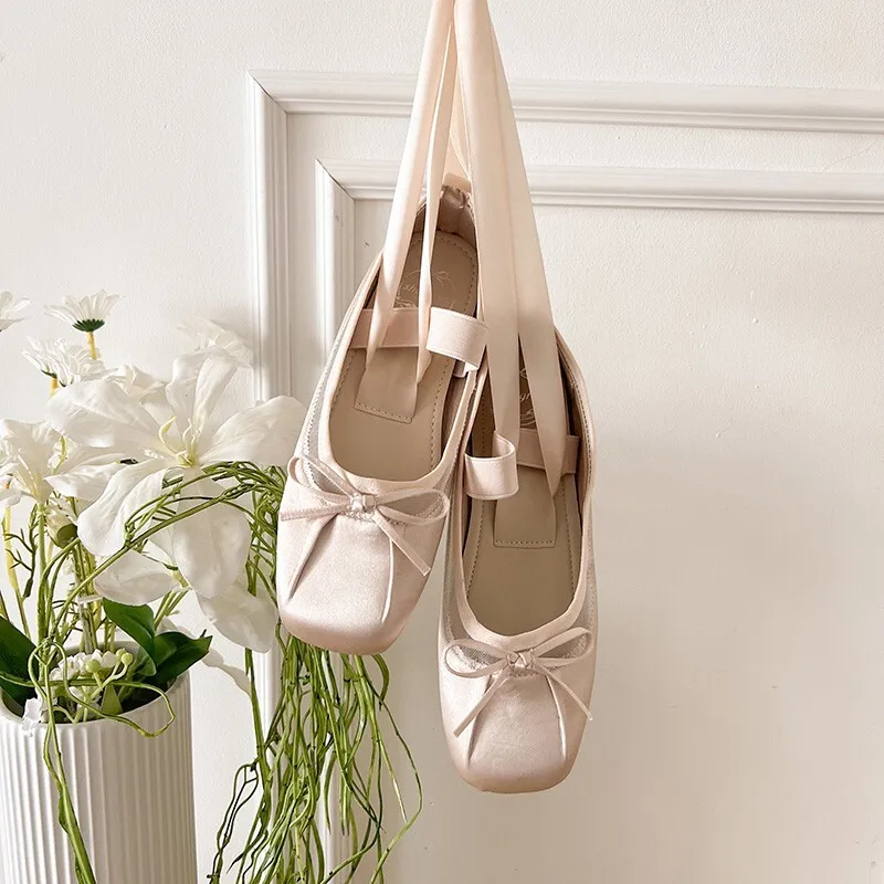 Young Women Luxury Satin Silk Ballet Shoes Girls Classic Square Toe Bowtie Elastic Band Ballerina Flats Ladies Soft Loafers
Young Women Luxury Satin Silk Ballet Shoes Girls Classic Square Toe Bowtie Elastic Band Ballerina Flats Ladies Soft Loafers