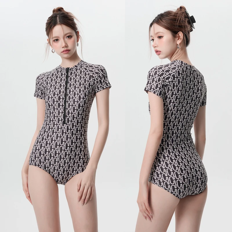 2024 New Women's ter Ne Piece Swimsuit ort Sve Slimming Cover up Sun Protection Swimming Suit Personali Sle
2024 New Women's ter Ne Piece Swimsuit ort Sve Slimming Cover up Sun Protection Swimming Suit Personali Sle