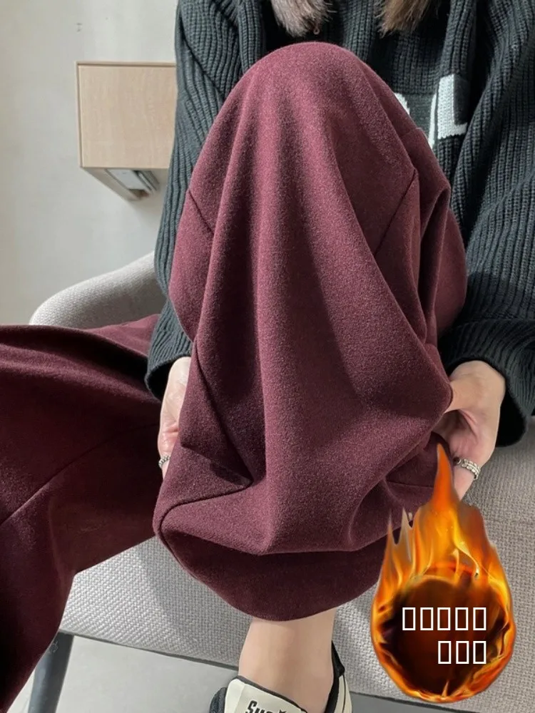 Женские утепленные спортивные брюки с широкими штанинами на флисовой подкладке, осенне-зимние, новые, в американском повседневном стиле, прямые, свободные, драпированные
Женские утепленные спортивные брюки с широкими штанинами на флисовой подкладке, осенне-зимние, новые, в американском повседневном стиле, прямые, свободные, драпированные