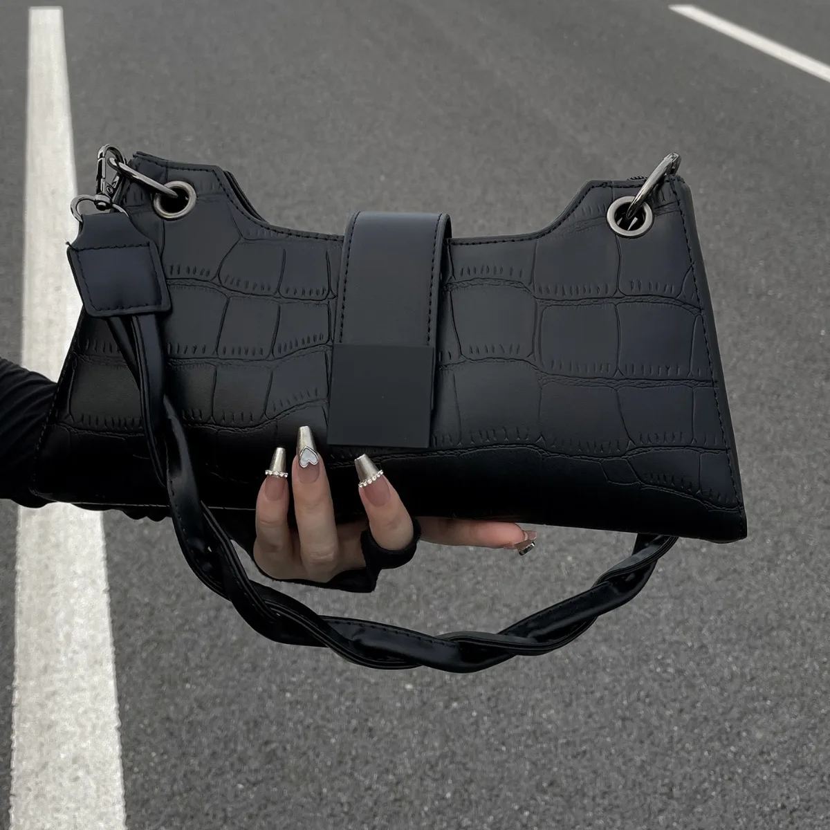 Fashion Women's Bag 2026 New Studded Vintage Underarm Shoulder Bag Crossbody Bag Handbags for Women Designer Luxury
Fashion Women's Bag 2026 New Studded Vintage Underarm Shoulder Bag Crossbody Bag Handbags for Women Designer Luxury