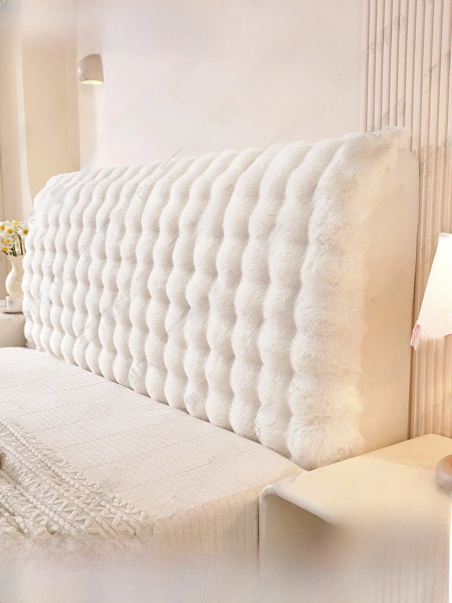 Новинка 2026: Утолщенный чехол для кровати из кроличьего плюша, полностью закрывающий деревянную кровать, мягкий, пылезащитный, для домашнего текстиля, защита от грязи.
Новинка 2026: Утолщенный чехол для кровати из кроличьего плюша, полностью закрывающий деревянную кровать, мягкий, пылезащитный, для домашнего текстиля, защита от грязи.