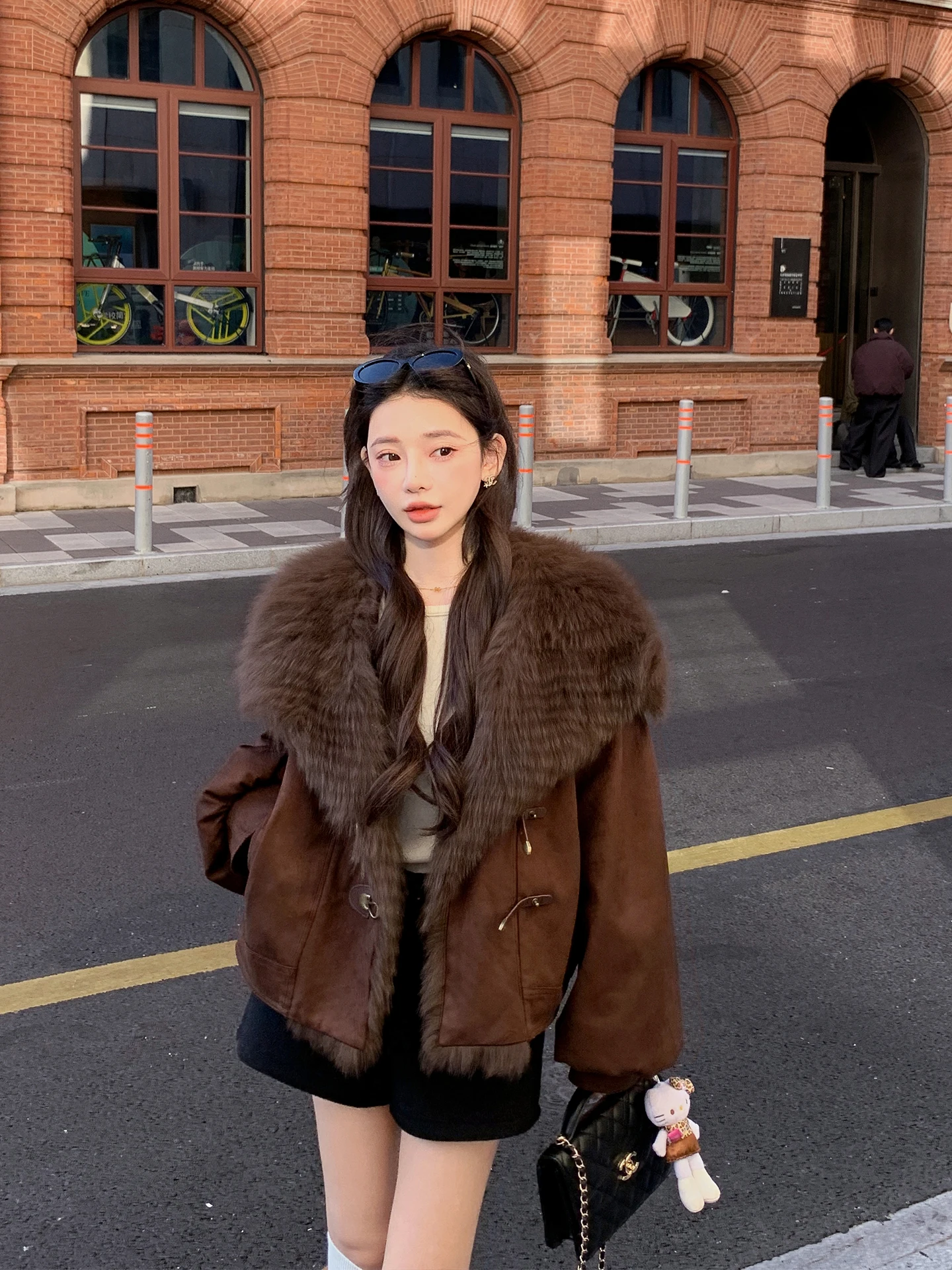 Su la f-Sugar Mocha 2025 Winter New Navy Collar Fur Coat Young Sle Women's Faionable Warm ort Length Double Br...
Su la f-Sugar Mocha 2025 Winter New Navy Collar Fur Coat Young Sle Women's Faionable Warm ort Length Double Br...