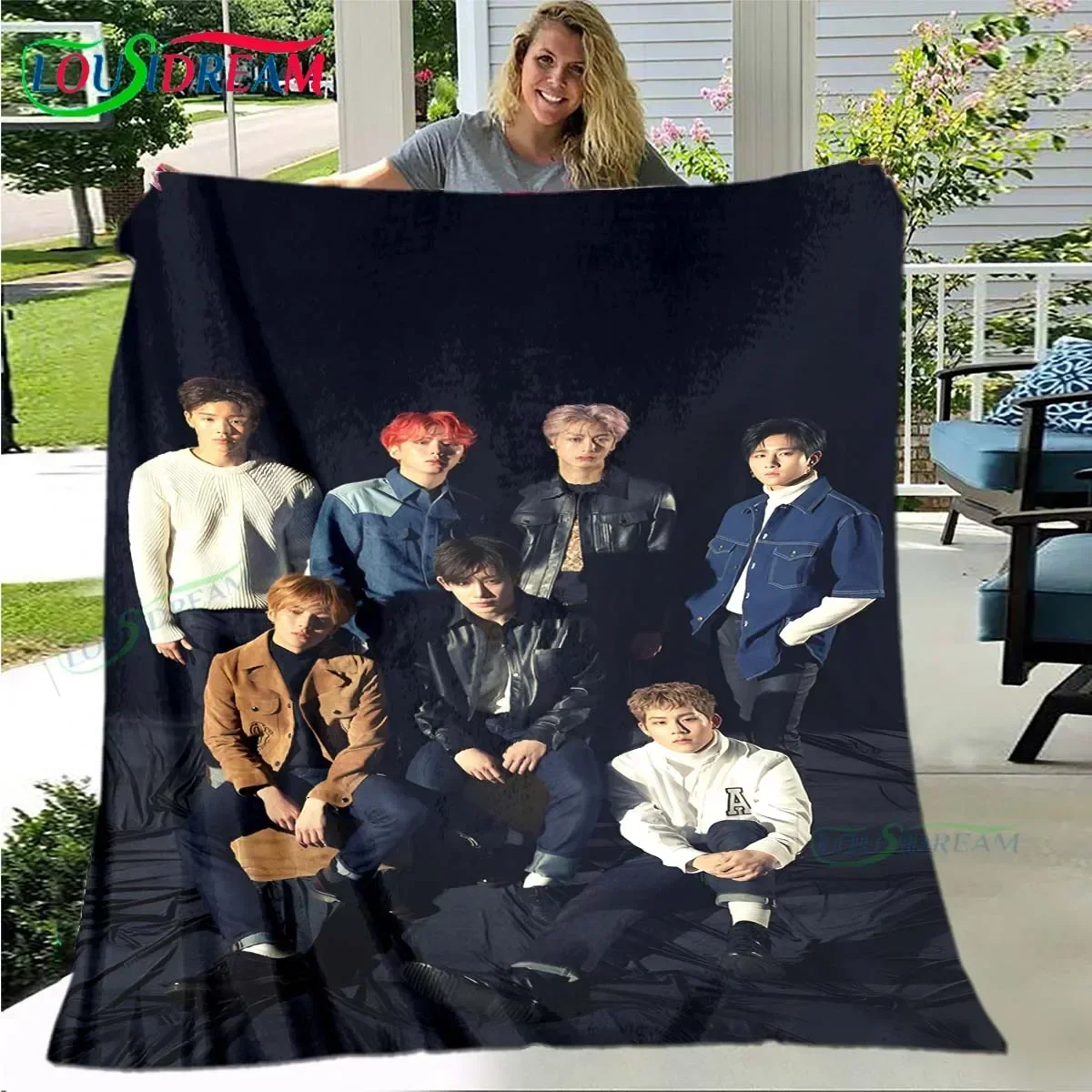 Hot Fashion K-POP Singer M-MONSTAS X Flannel Adult and Children's Blanket Sofa Bed Decoration Blanket Portable Blanket Gift
Hot Fashion K-POP Singer M-MONSTAS X Flannel Adult and Children's Blanket Sofa Bed Decoration Blanket Portable Blanket Gift